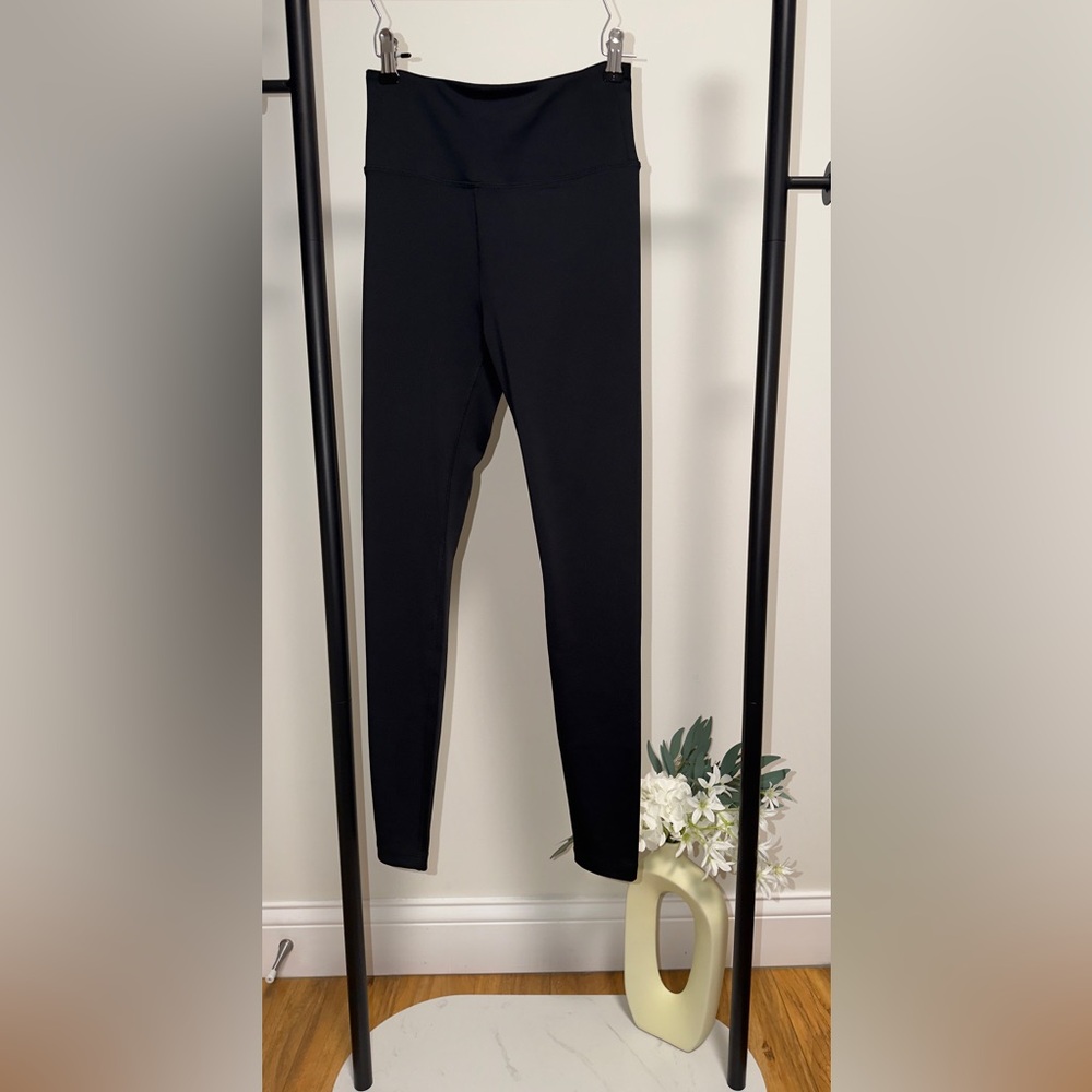NWT |Lou & Grey Signature Softblend Black High Rise Leggings | Size XS - Picture 2 of 7